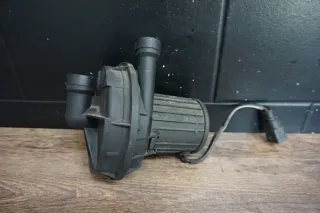 Audi RS6 A6 4F Sekundärpumpe Sekundärluftpumpe Luftpumpe 07L959253E 07L959231E - Bild 4