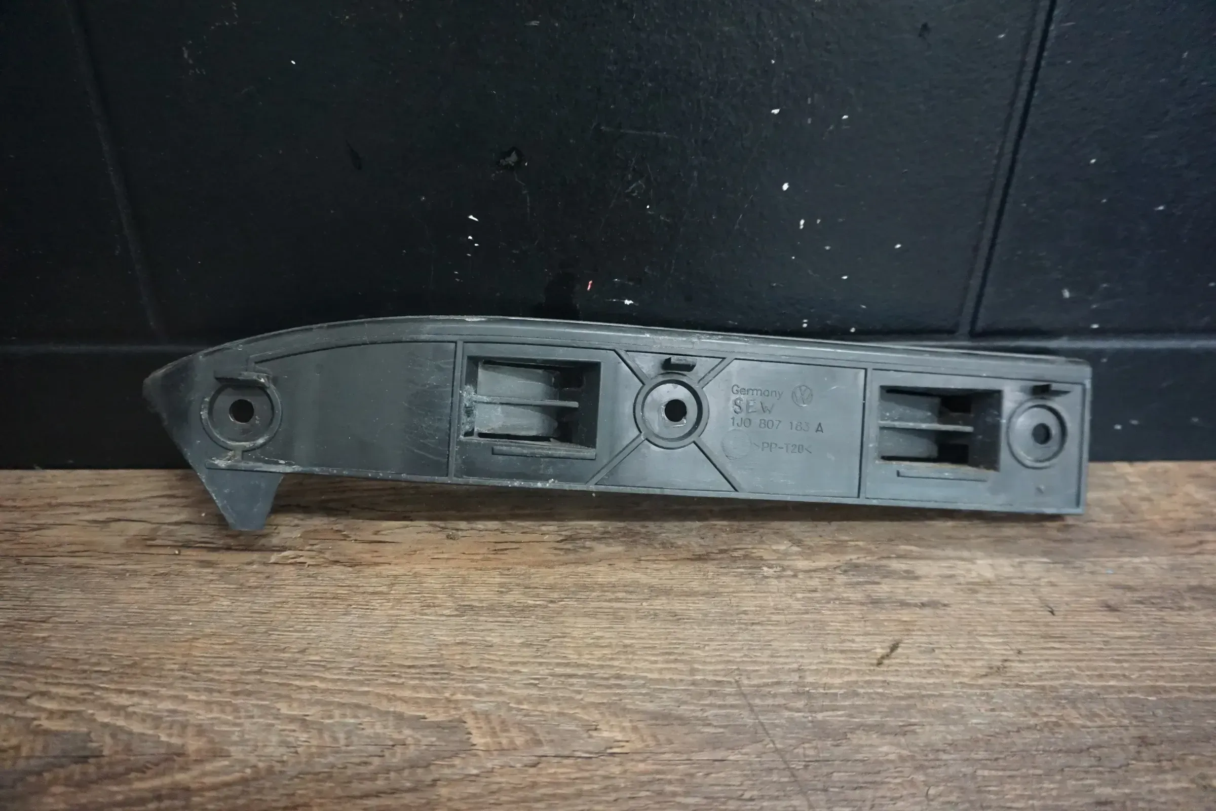 Stoßstangenhalter vorne links VW Golf 4 Bora Halter Stoßstange 1J0807183A - Bild 1