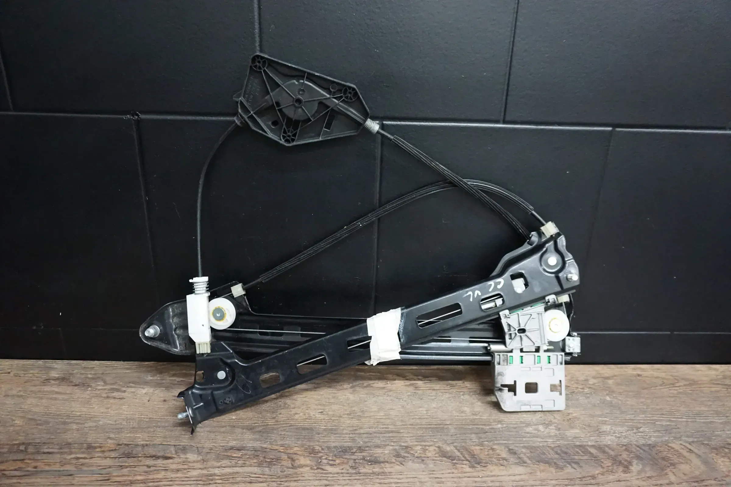 VW PASSAT CC 3CC Fensterheber Gestänge Führung vorne links Fahrertür 3C8837461J - Bild 1