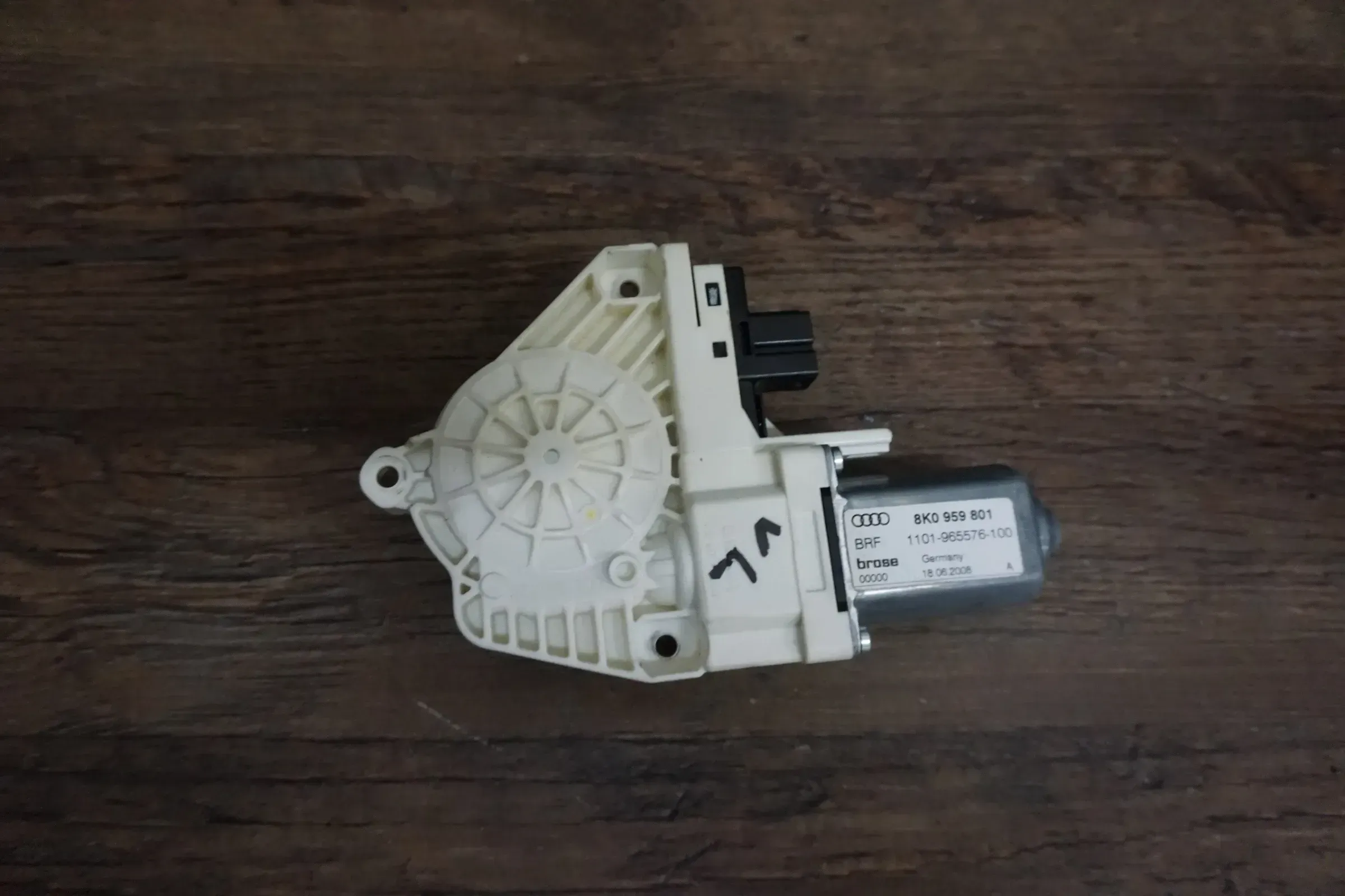 Audi A4 8K B8 Bj.08 original Fensterhebermotor vorn links 8K0959801 - Bild 1