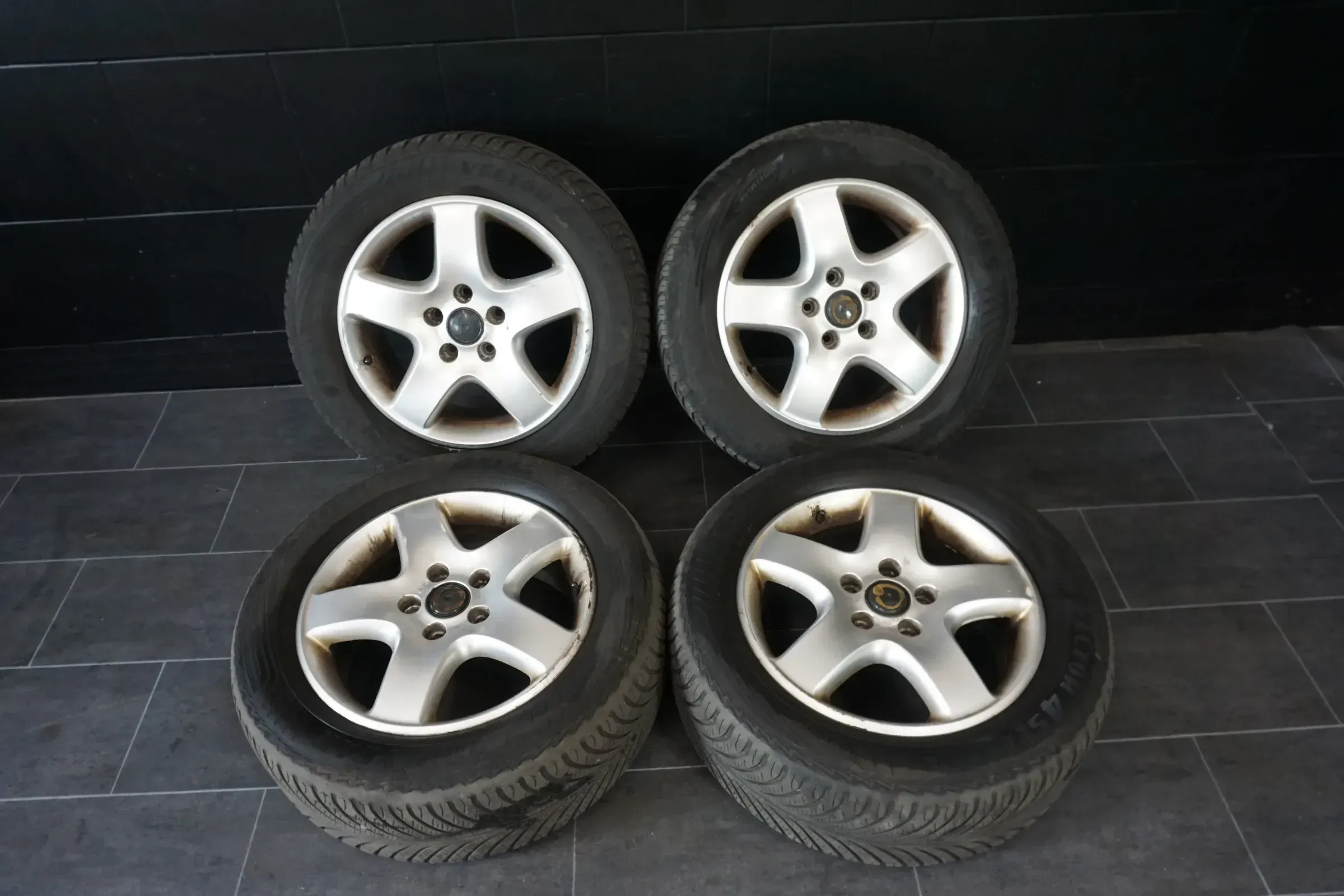 VW T5 4 VW Kompletträder SOLACE 235/55 R17 103 XL 7Jx17 ET55 Felgen Allwetter - Bild 1