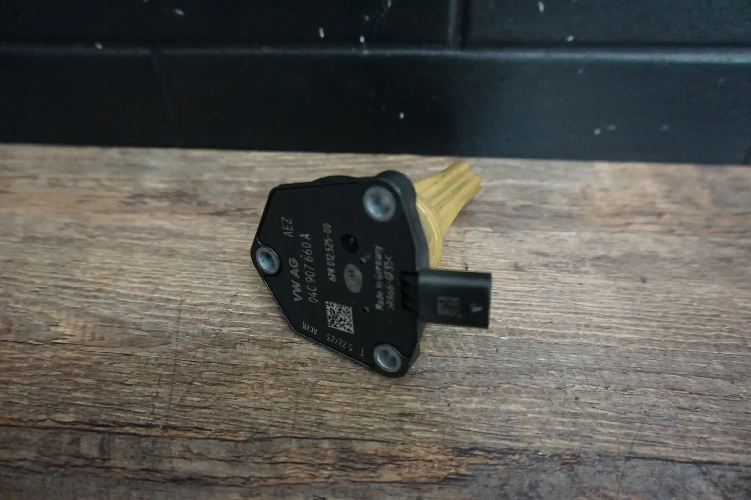 Original für VW Audi Skoda Seat Ölstandsensor Stufensensor 04C907660A - Bild 1