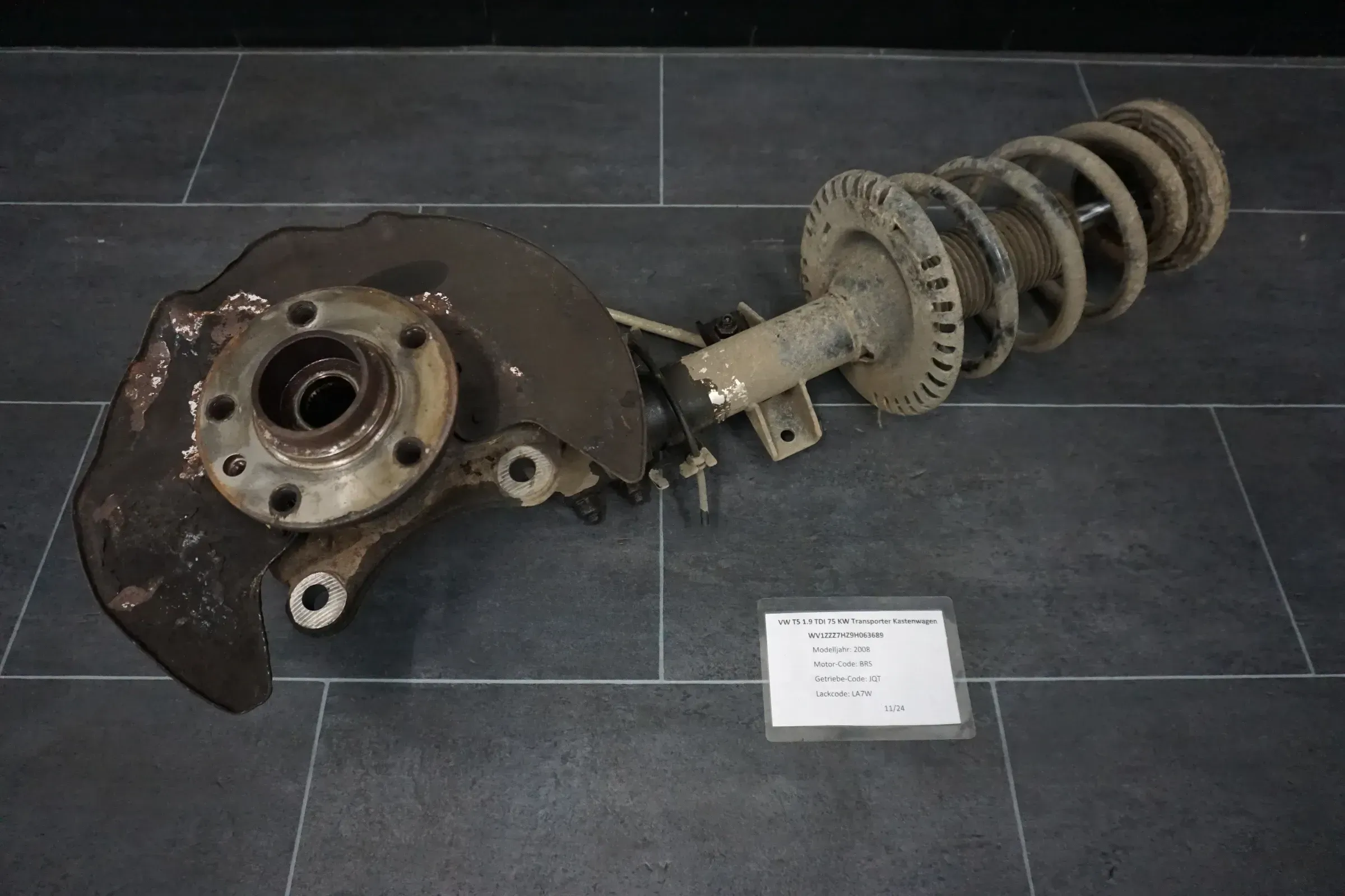 BREMSE ACHSSCHENKEL RADNABE FEDERBEIN VORNE LINKS VW T5 BUS // 7H0257G - Bild 1