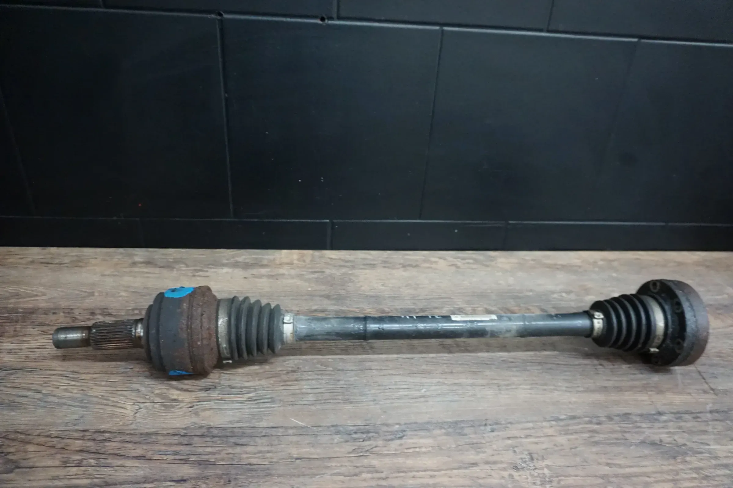 VW Touareg 7L Antriebswelle Gelenkwelle Welle Antrieb hinten rechts 7L0501201B - Bild 1