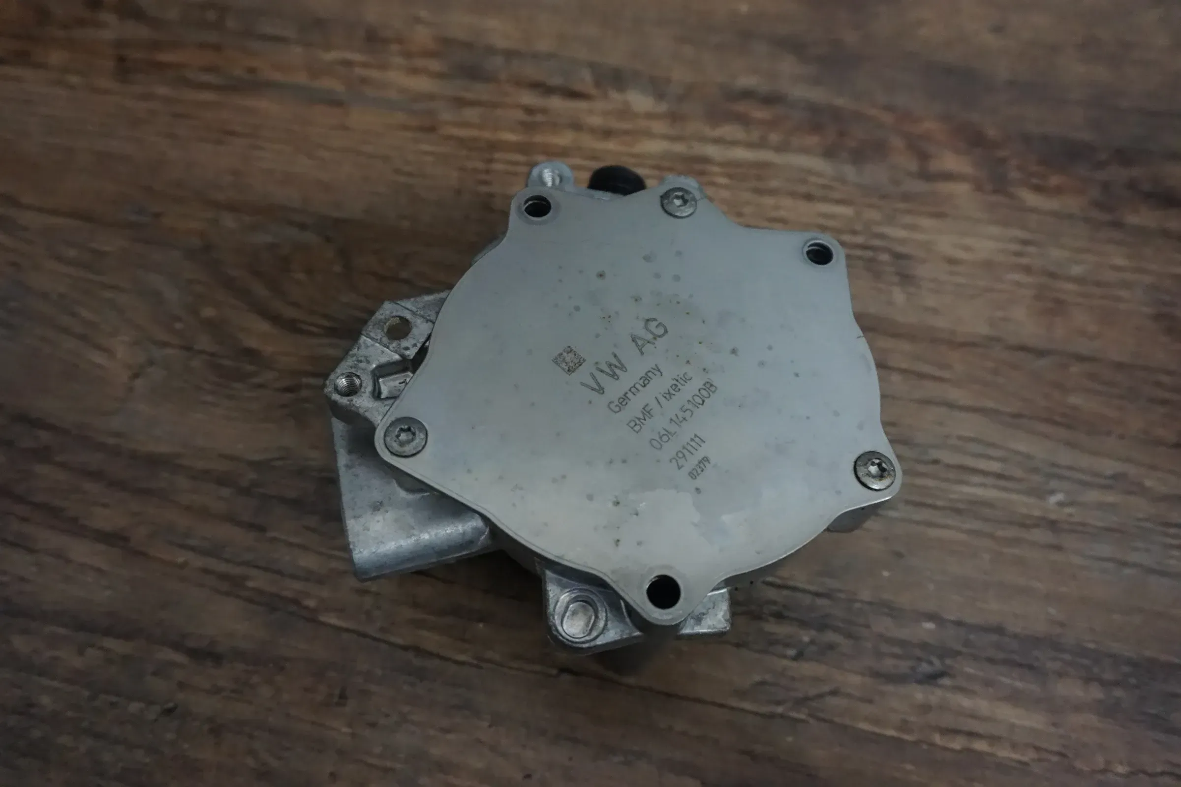 Audi A3 8V A4 8K A5 8T A6 4G A7 VW Golf 7 Unterdruckpumpe 06L145100B Vakuumpumpe - Bild 1