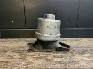 VW T5 Multivan Transporter Motorhalter Motorstütze Halter Motorlager 7H0199256H - Bild 1