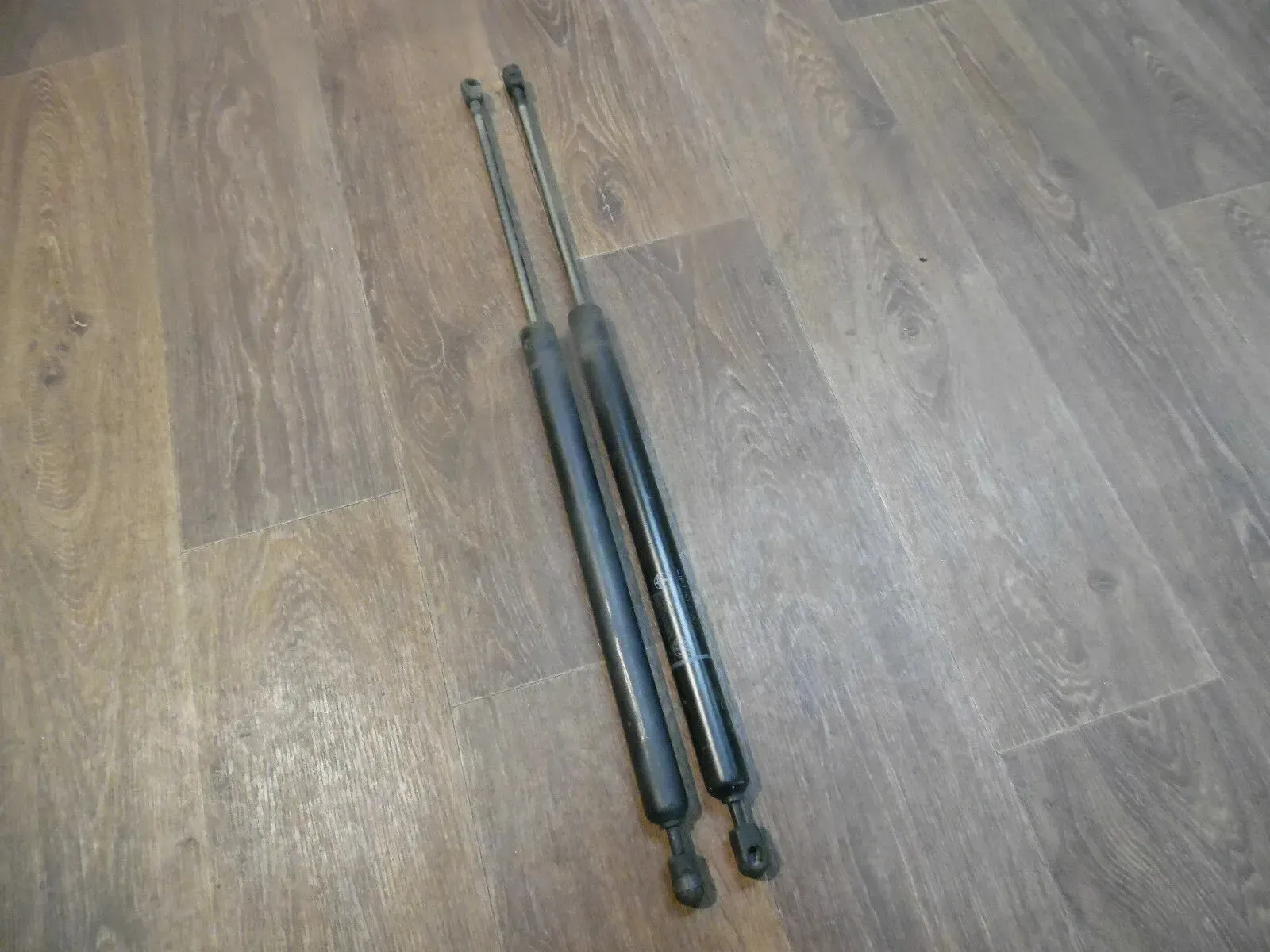 Original VW T4 Heckklappe Heck Klappe Dämpfer Lift 701829331Q 3 Striche 2 Stück - Bild 1