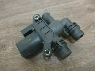 VW Passat 3C B7 BJ 2011 Magnetventil Standheizung 1K0820036D - Bild 1
