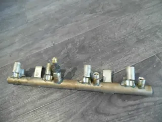 Org VW Audi A5 A6 RS4 B7 8E Kraftstoffverteiler 079133316E *TOP* - Bild 3