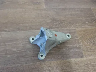 Audi A4 8E B6 B7 2,0 E Motorhalter Motorstütze rechts 8E0199308A - Bild 1