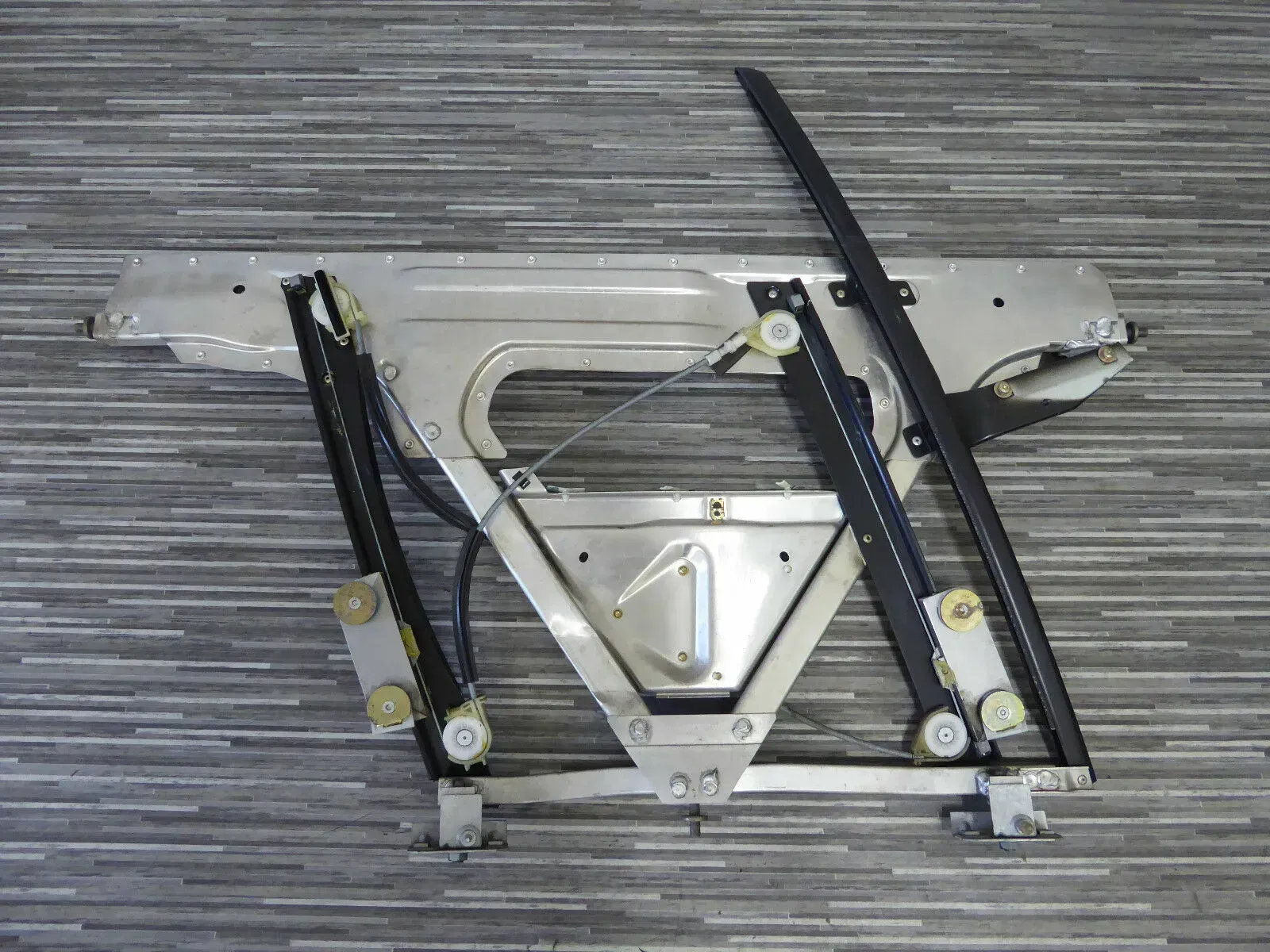 Audi TT 8N Cabrio Fensterheber Tür Rahmen Rechts Beifahrer 8N7837730A - Bild 1