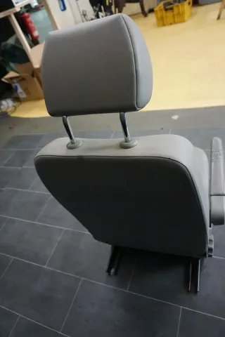 VW T5 T6 Sitz Fahrersitz Komfortsitz links Vorne Teilleder grau Pilotensitz - Bild 5