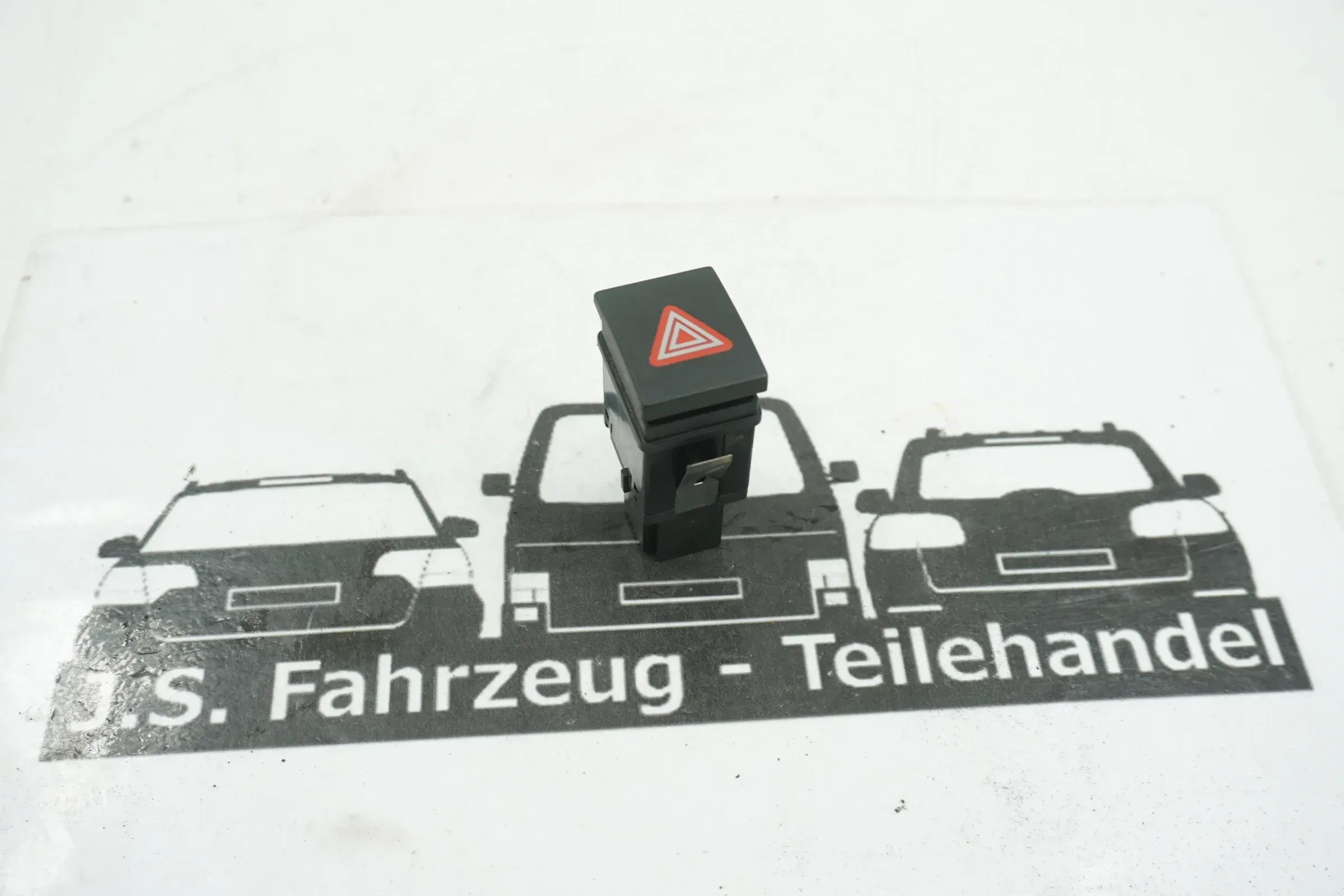 VW Polo 9N Warnblinkschalter Schalter Warnblinker 6Q0953235A - Bild 1
