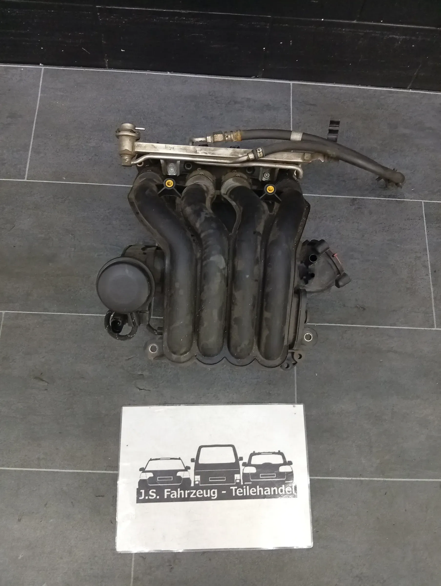VW Passat 3BG Ansaugbrücke Ansaugkrümmer 06B133200D 1.6 Ansaugung - Bild 1