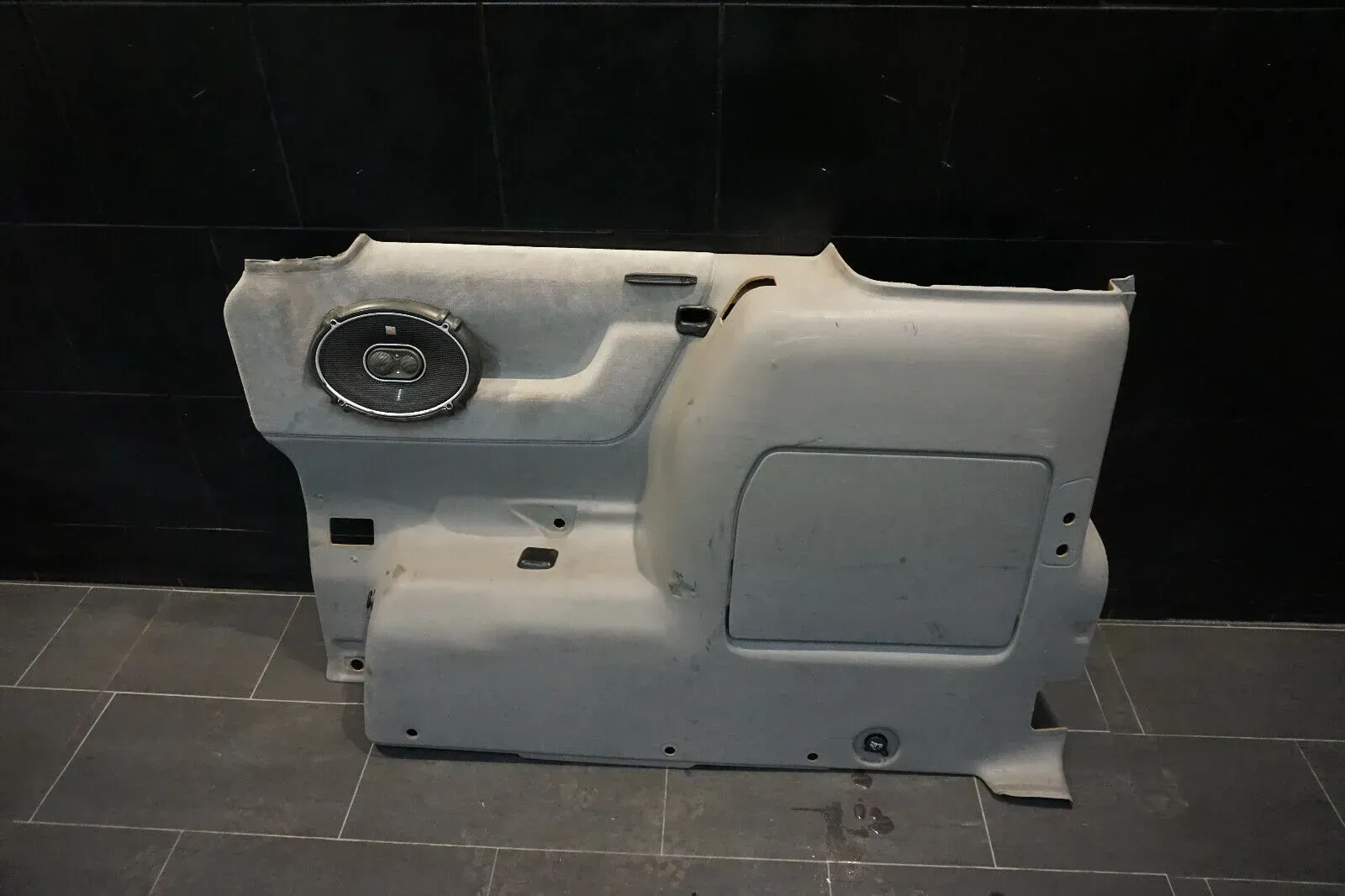 VW T4 Multivan Verkleidung Seitenverkleidung hinten rechts 7D0867036D - Bild 1