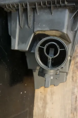 Original VW Transporter T5 2.5 TDI Luftfilterkasten 7H0129601J Luftfilter Kasten - Bild 2