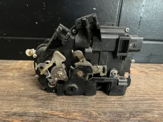 Audi A6 S6 4B C5 Türschloß Türverriegelung hinten links 4B0839015B 4B0839015G - Bild 4