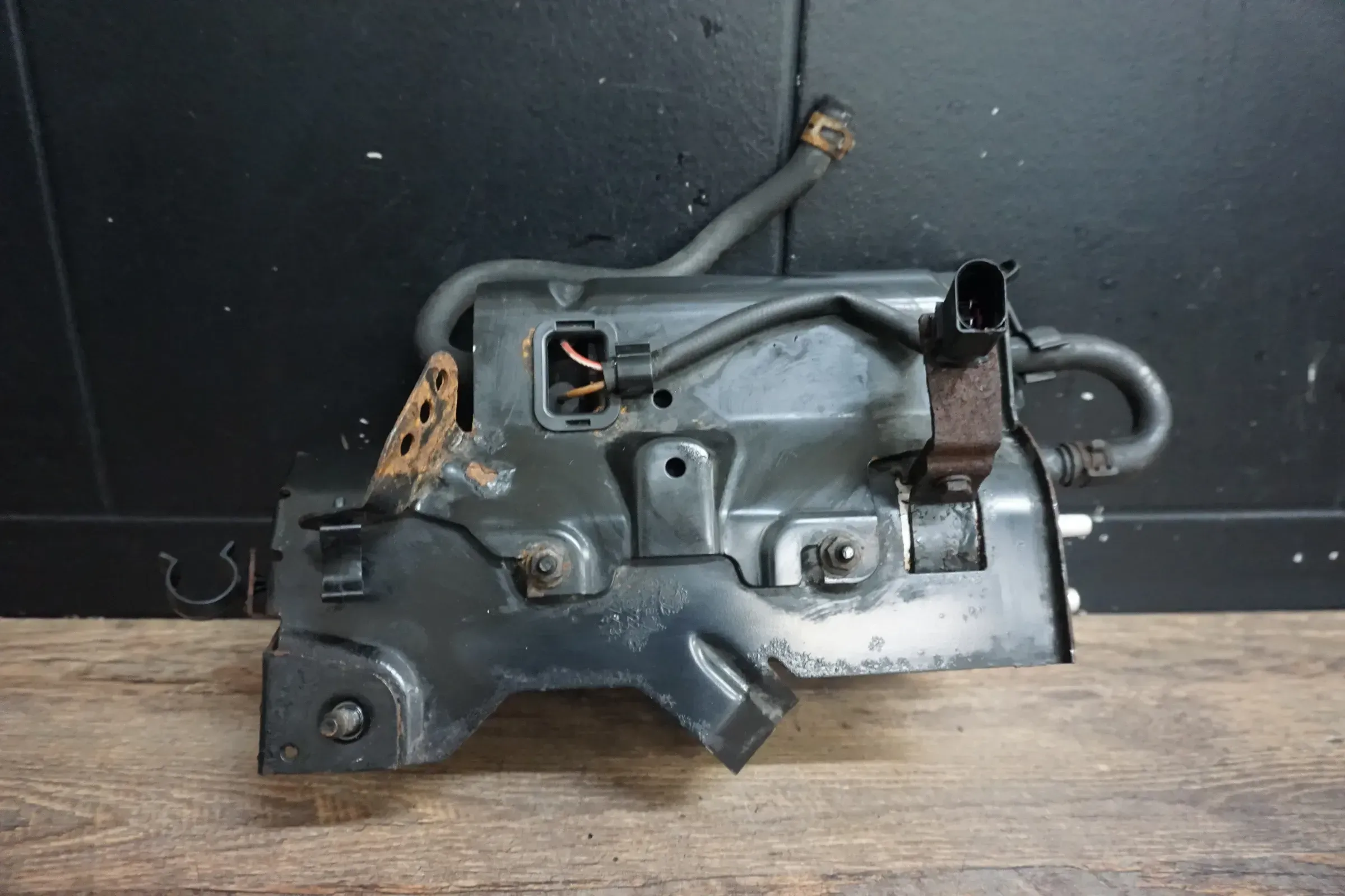 VW T5 2,0TDI 180PS HALTER KRAFTSTOFFPUMPE DIESEL PUMPE 7E0127223 - Bild 1