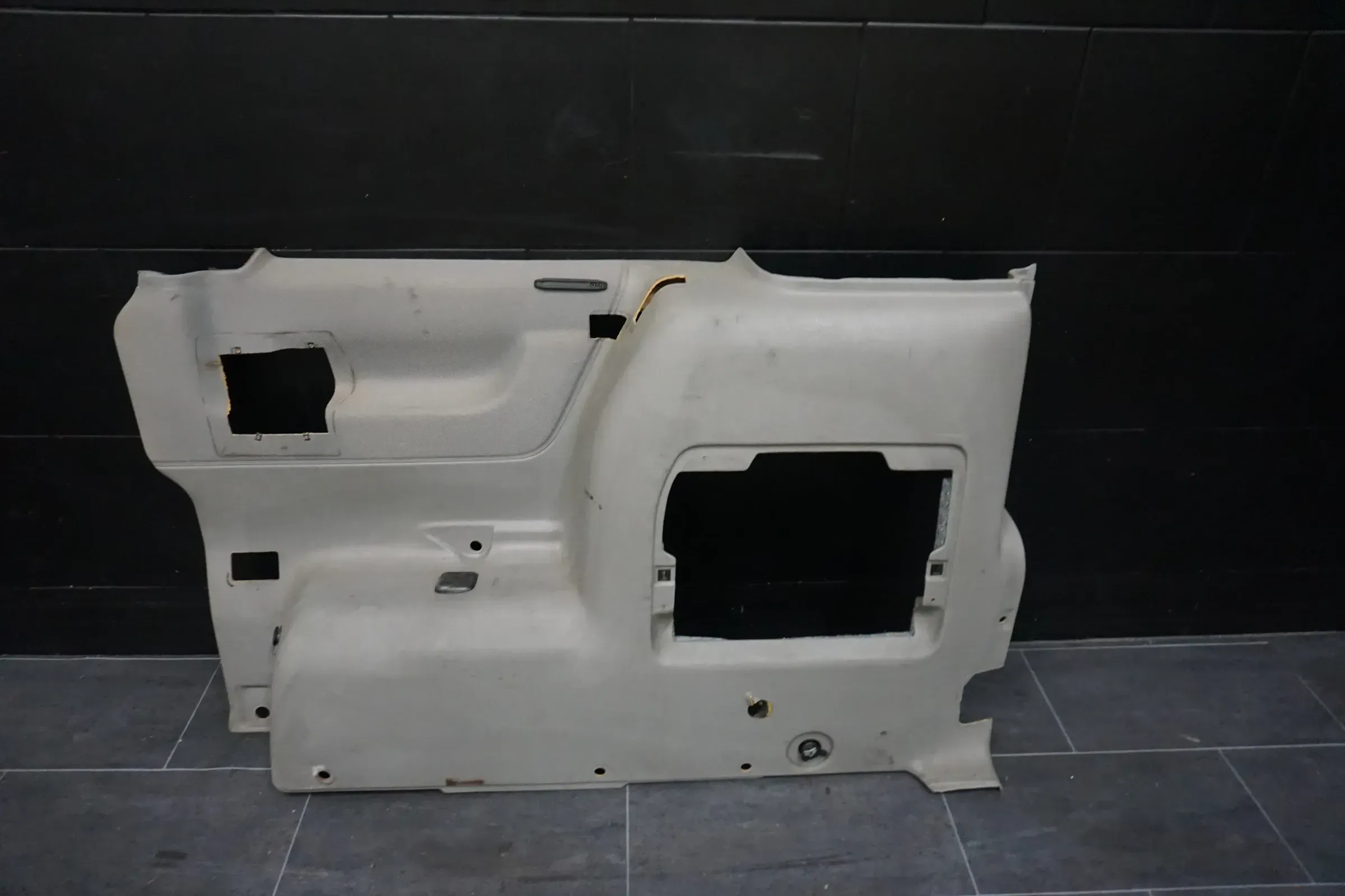 VW T4 Multivan Verkleidung Seitenverkleidung hinten rechts 7D0867036D - Bild 1