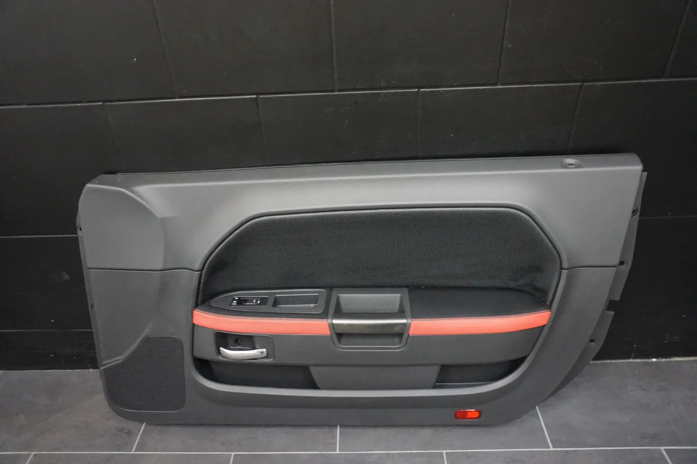 Dodge Challenger 2 Türer Türverkleidung Leder Rot Schwarz Leder 1Mt241dvaf - Bild 1