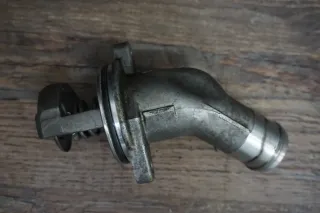 Audi A4 8E A6 4F A8 4E Kühlmittelregler 06C121111E Schlauch 3.0 TFSI Pumpe - Bild 4