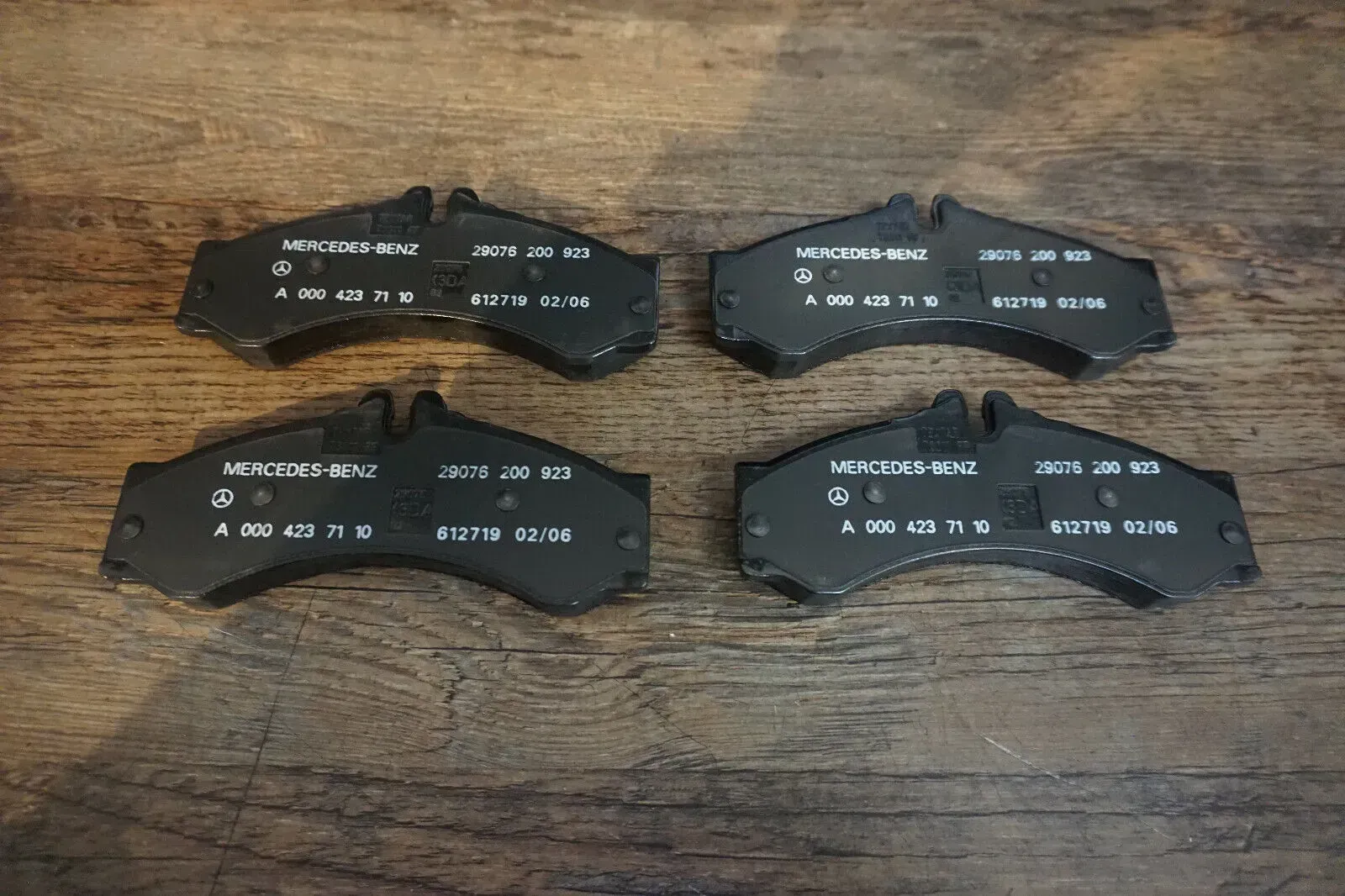 OE MB Bremsbeläge Vorne Hinten Links Rechts Satz Pad A0004233810 21621173055 - Bild 1