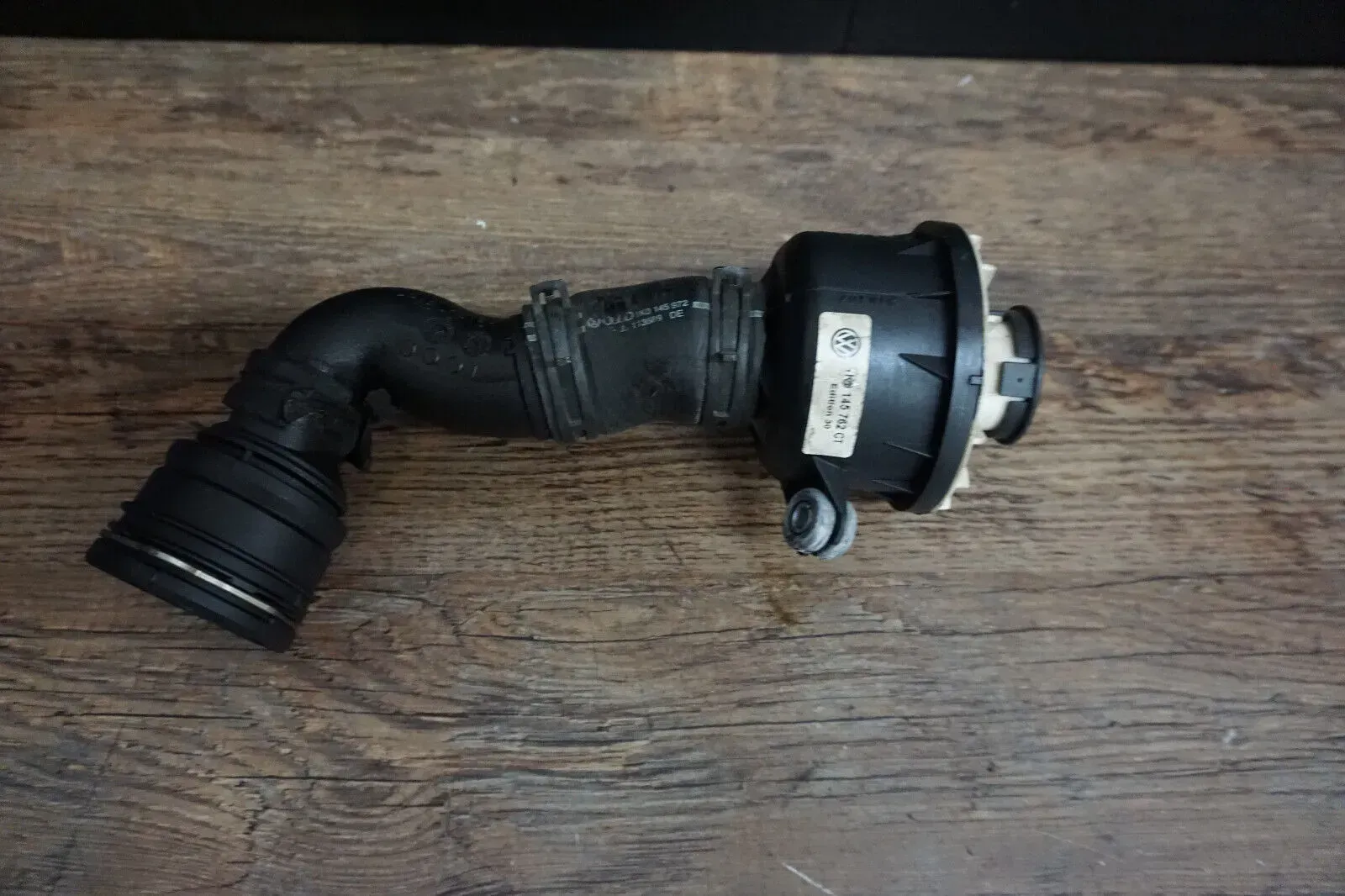 VW Golf 5 V Ansaugschlauch Ladeluftschlauch Luftfilter Ladeluftrohr 1K0145762CT - Bild 1
