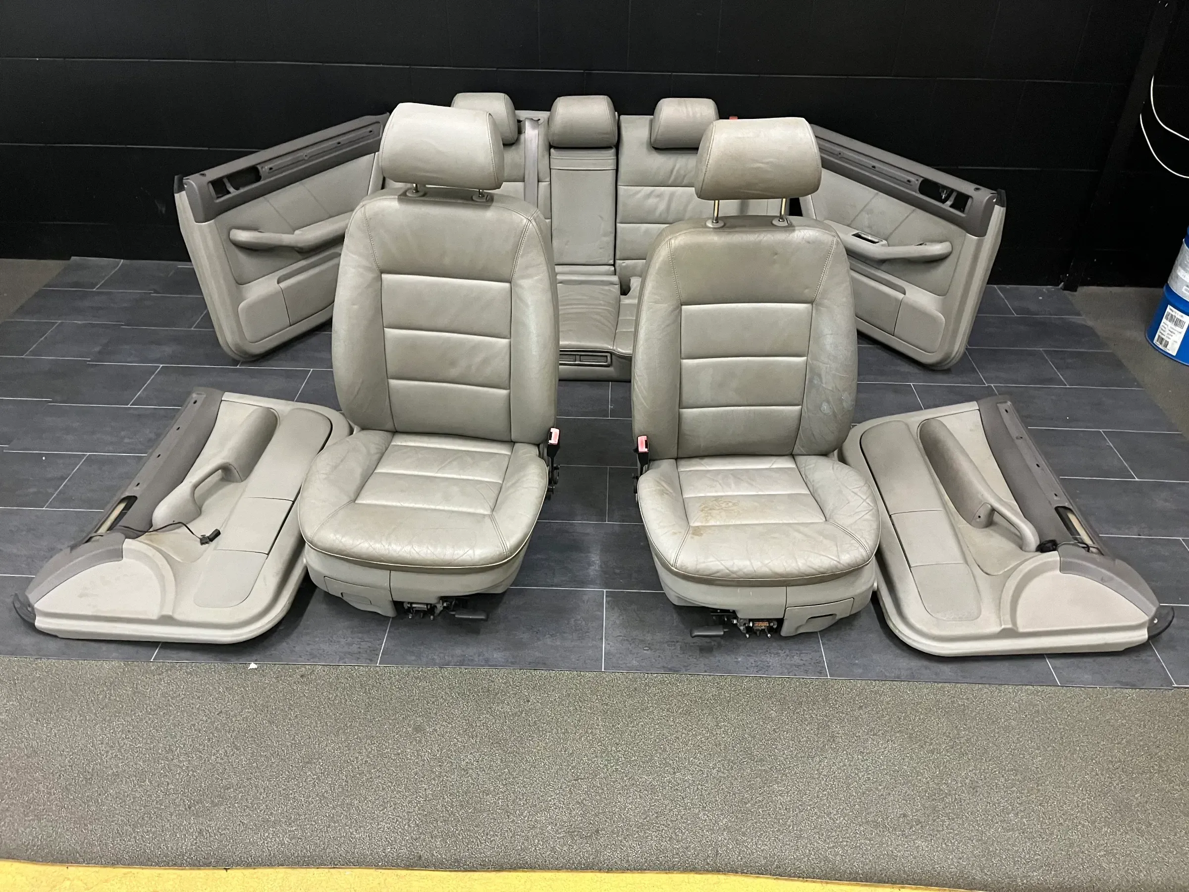 Audi A6 4B Kombi Sitze vorne links rechts 4/5-Türer Leder Ausstattung - Bild 1