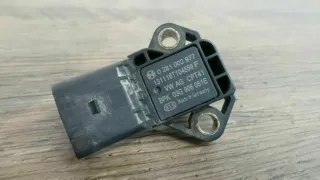 Orig. Audi A3 8V 1.8 TFSI Drucksensor Ladeluftkühler Ladedrucksensor 03G906051E - Bild 1