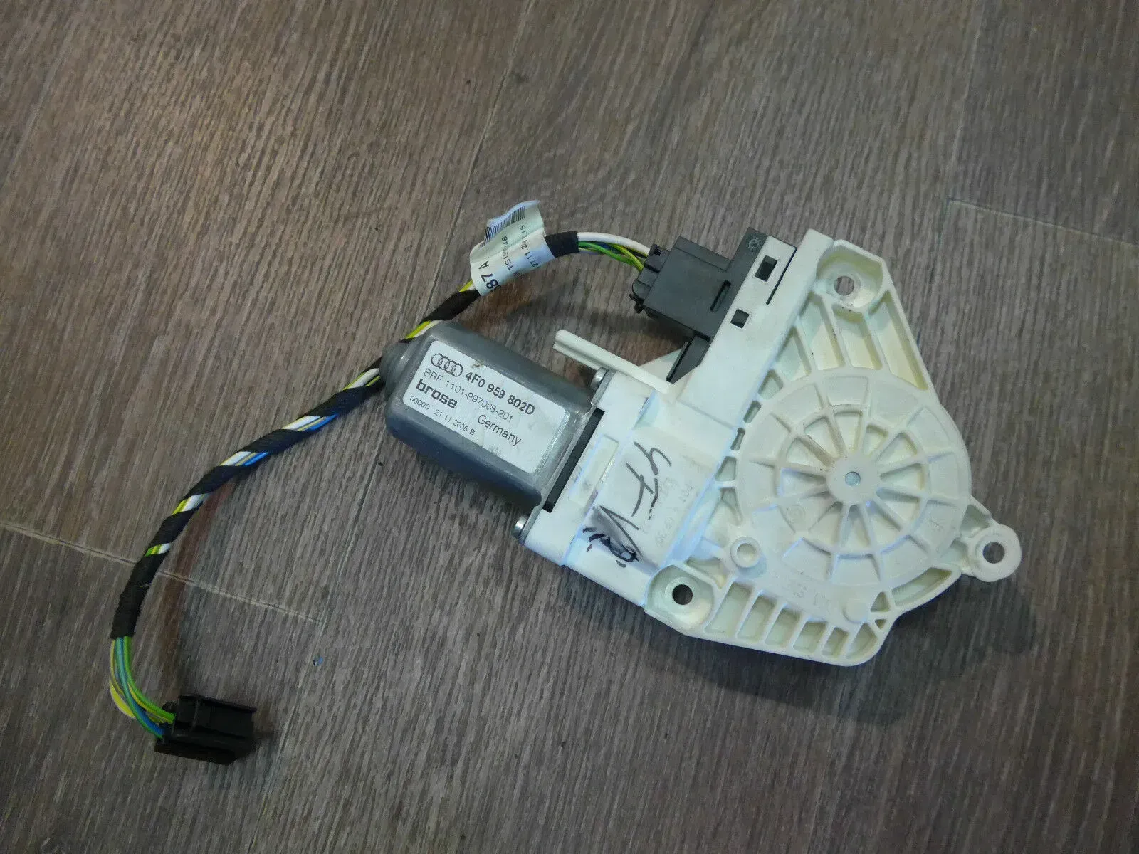 Audi A6 4F Fensterheber Fensterhebermotor Motor vorne rechts 4F0959802D - Bild 1