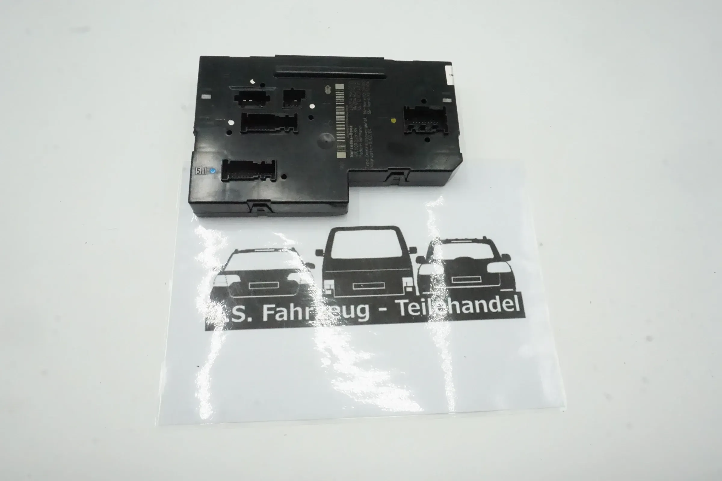 Mercedes C-Klasse 204 A2049060105 Sicherungskasten Zentralelektrik 5DK009225-89 - Bild 1