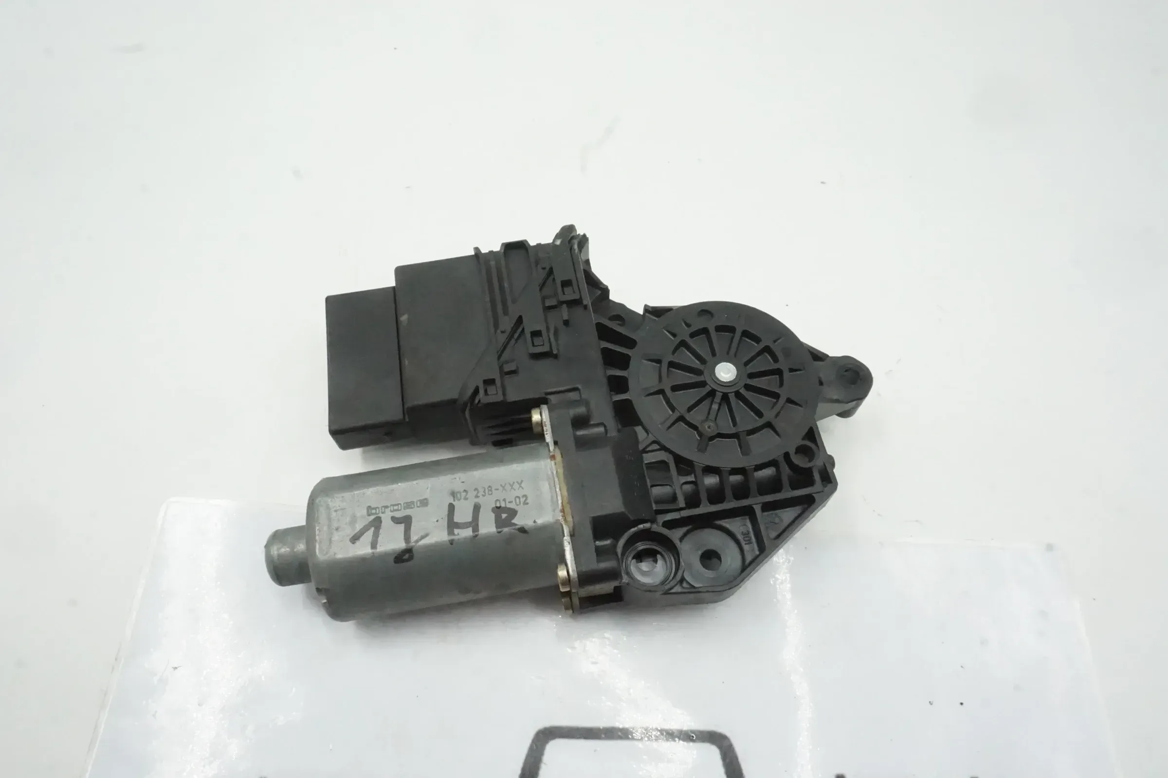 Audi A4 B7 BJ 06 Avant Fensterhebermotor hinten rechts 0130821766 o. Steuergerät - Bild 1