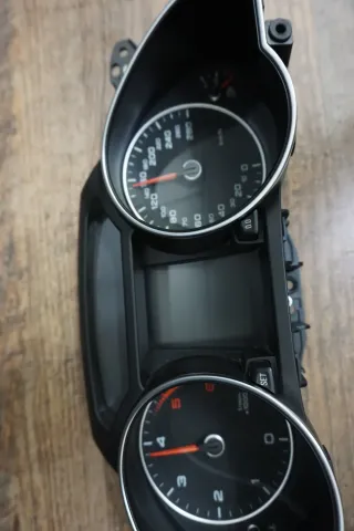 Audi A5 8T Coupe Kombiinstrument FIS Tacho Schalttafeleinsatz DIESEL 8T0920930D - Bild 3