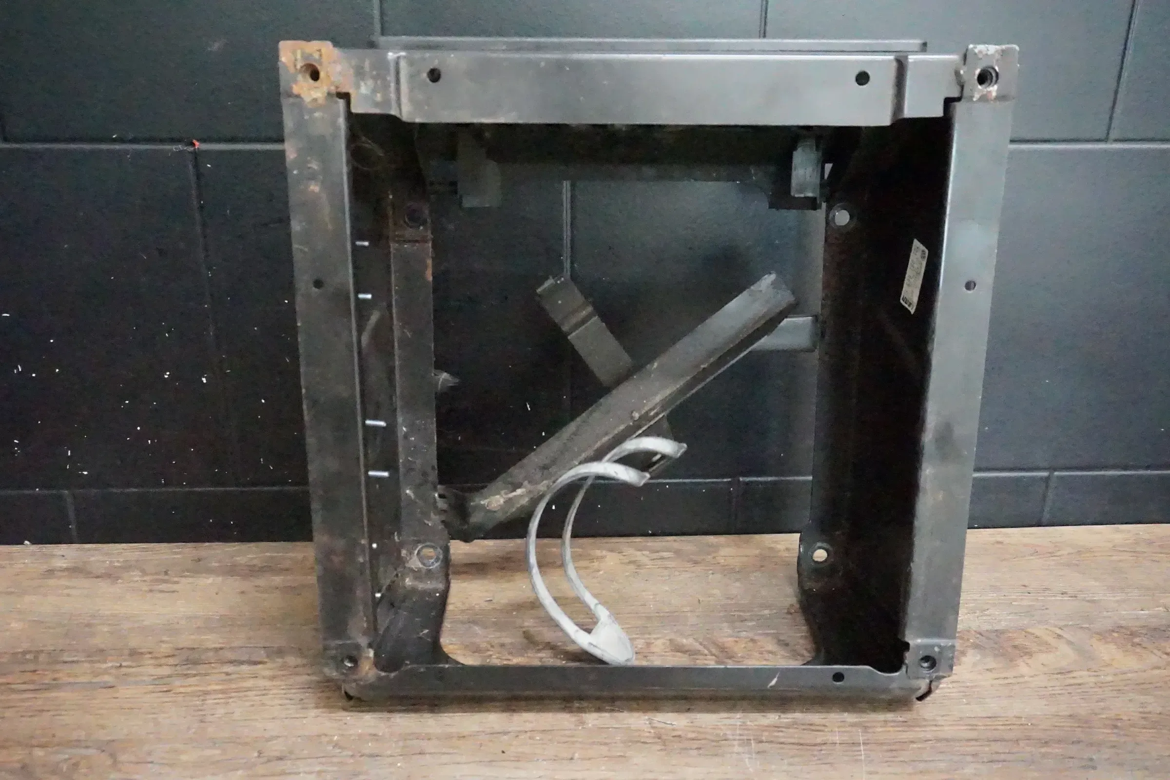 VW T4 Sitzkonsole Konsole vorne links Fahrersitz Schiene 701881669F rechts - Bild 1
