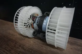 HELLA 8EW 009 158-151 Innenraumgebläse Gebläse Gebläsemotor - Bild 3