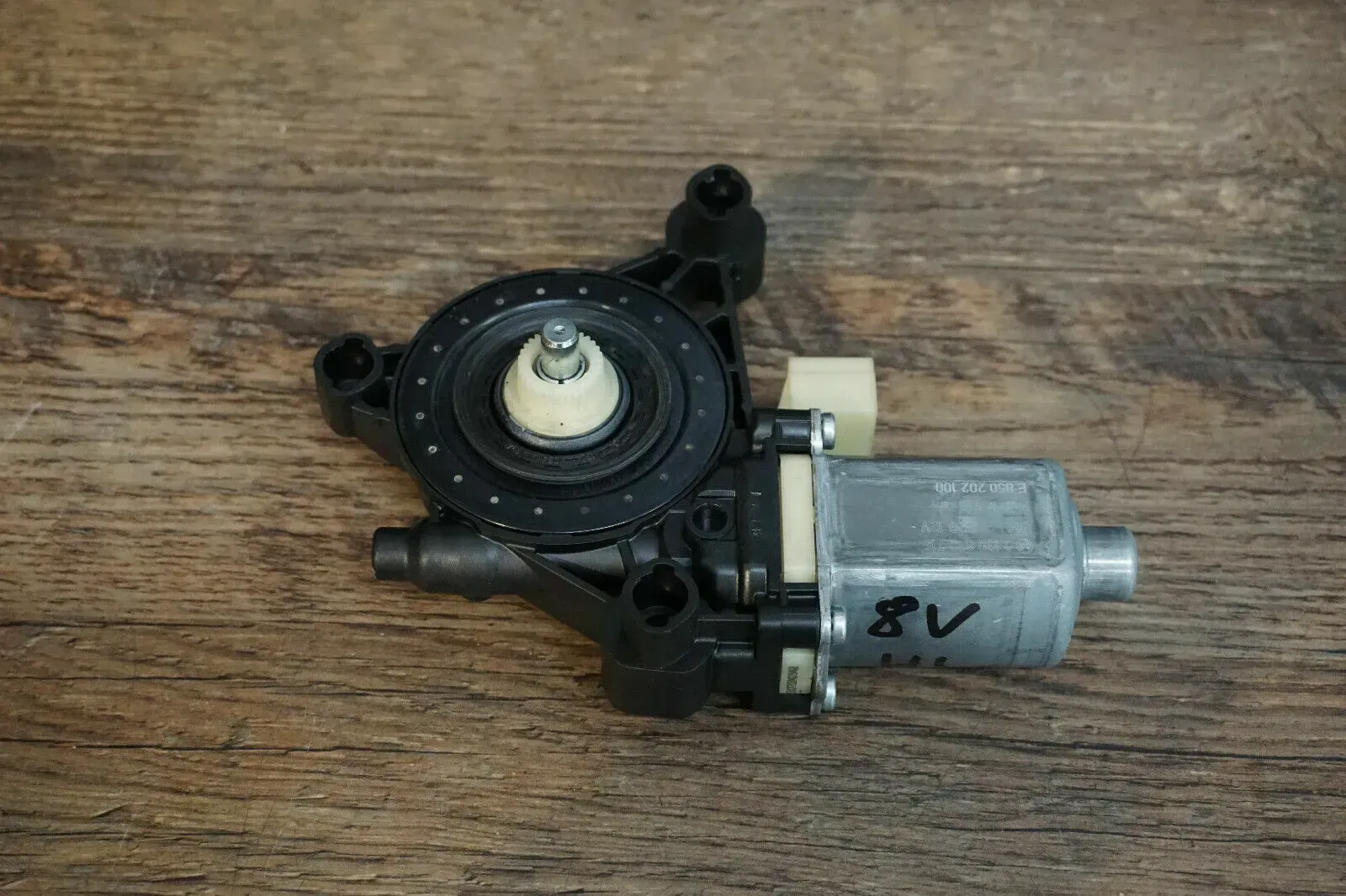 Fensterhebermotor vorne links 0130822716 5Q0959802B VW Golf VII 7 GTI - Bild 1