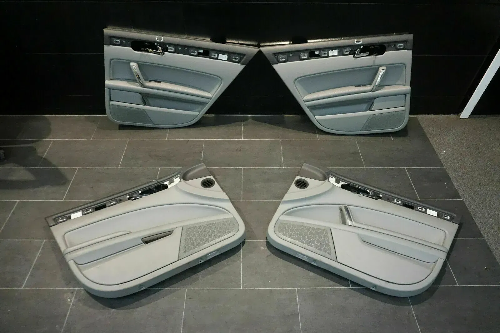VW Phaeton 3D Türverkleidung Voll Beledert grau Rollo Bj08 Leder komplett Set - Bild 1