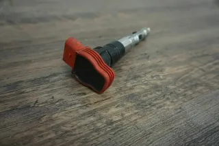 1x Audi A4 8E A6 4F A8 4E 3.7 / 4.2 Zündspule Zündkerzenstecker 077905115T - Bild 1