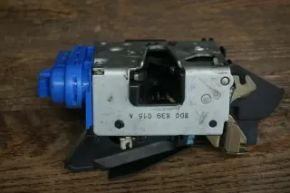 Audi A3 A4 A6 Türschloss Türverriegelung Verriegelung hinten rechts 8D0839016A - Bild 3