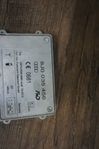 Audi Q5 8R quattro 2.0 TDI Antennenverstärker Signalverstärker 8J0035456 - Bild 3