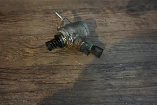 Audi A5 A4 A6 A8 Benzin Hoch Druck Einspritzpumpe Pumpe Einheit 06E127025M - Bild 2