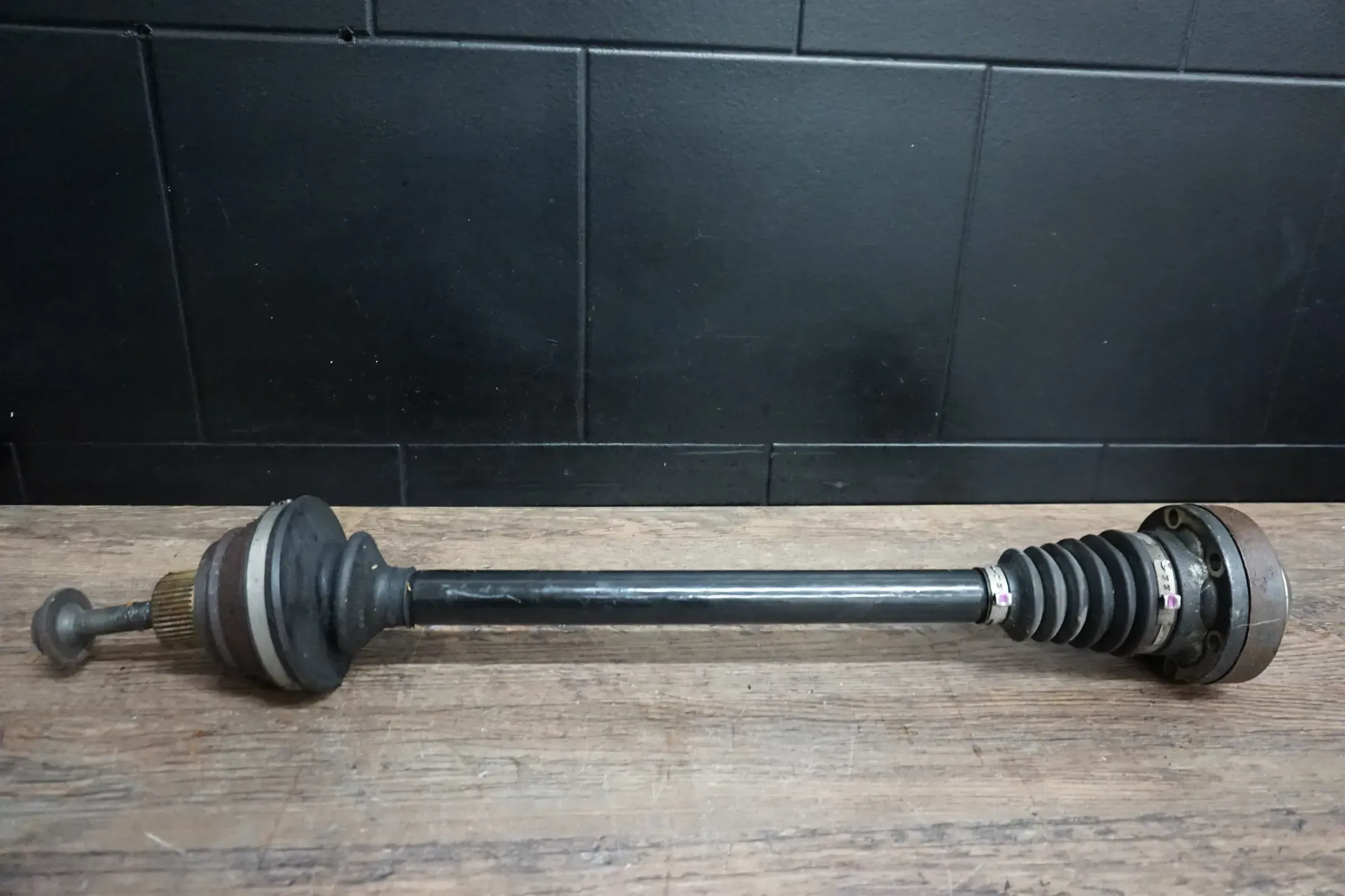 original Audi A5 8T Antriebswelle Gelenkwelle hinten rechts 8K0501203K - Bild 1