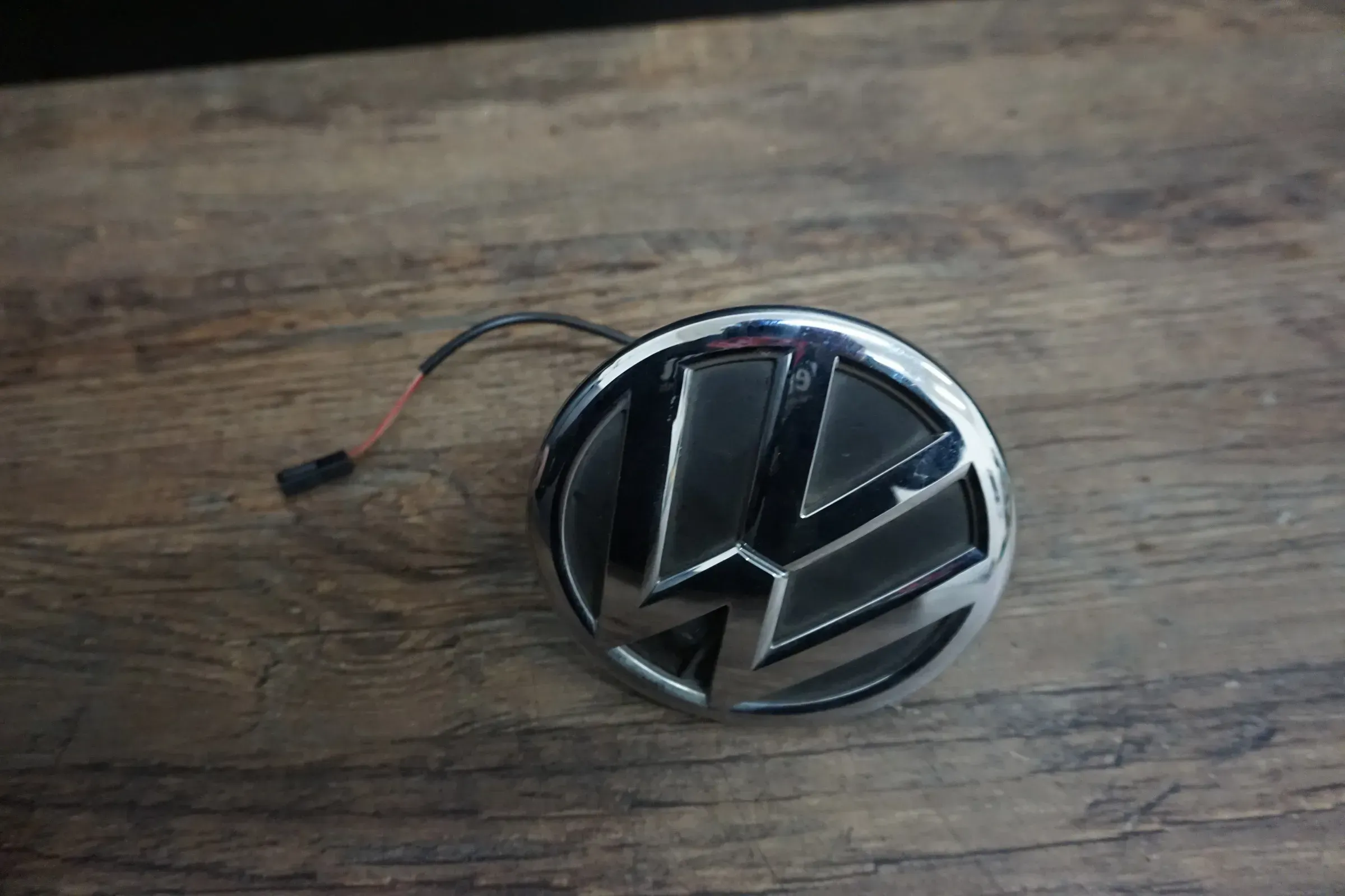 Volkswagen Phaeton 3D Emblem Kofferraumschloß Öffner 3D5827469 - Bild 1
