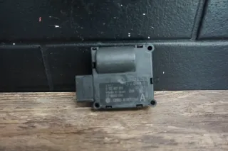 Audi A6 4F Stellmotor Klima Heizung Lüftung Klimaanlage 4F0820511A - Bild 1