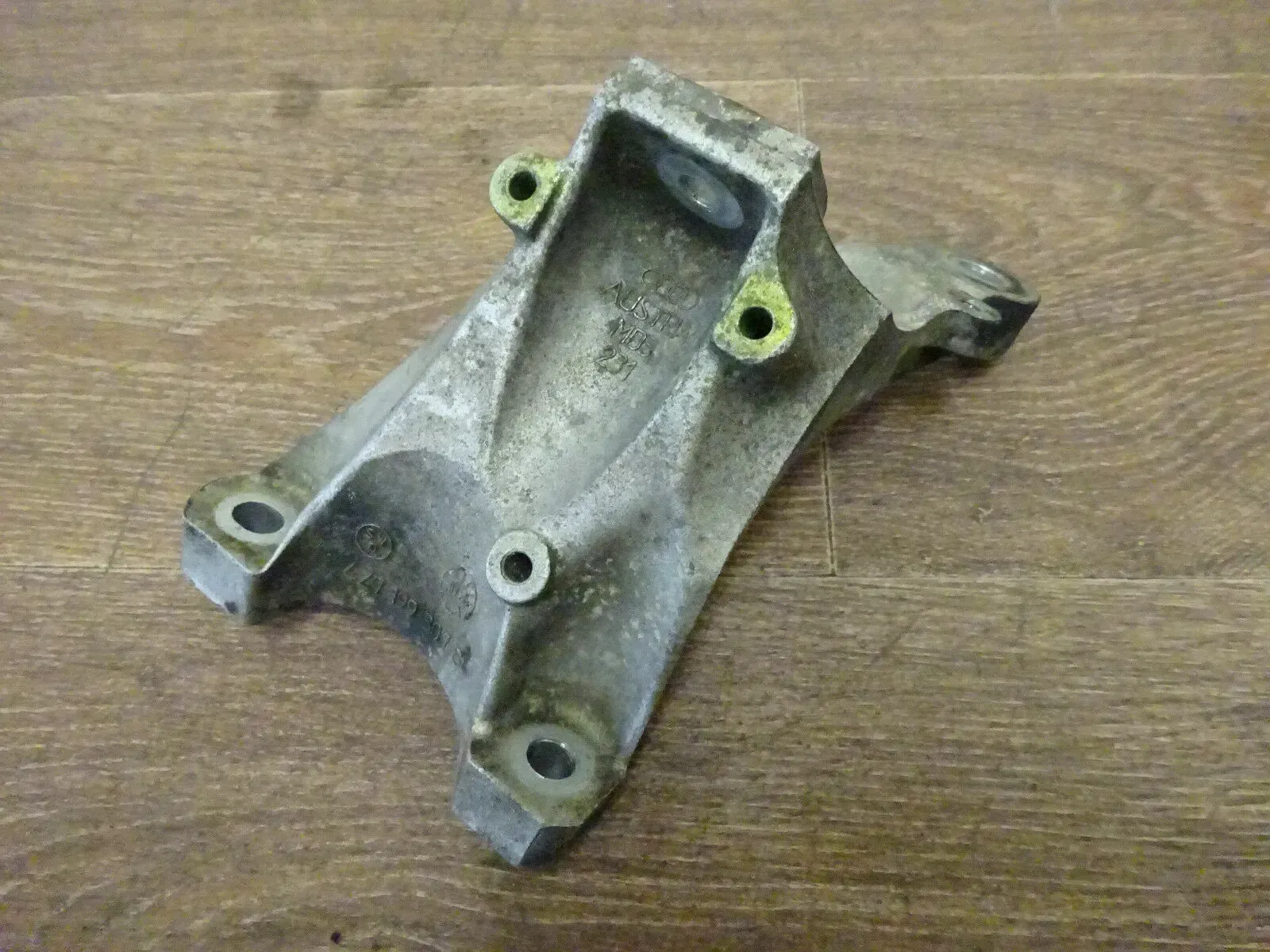 Audi S4 B6 Motorhalter Motorstütze links 4Z7199307B - Bild 1