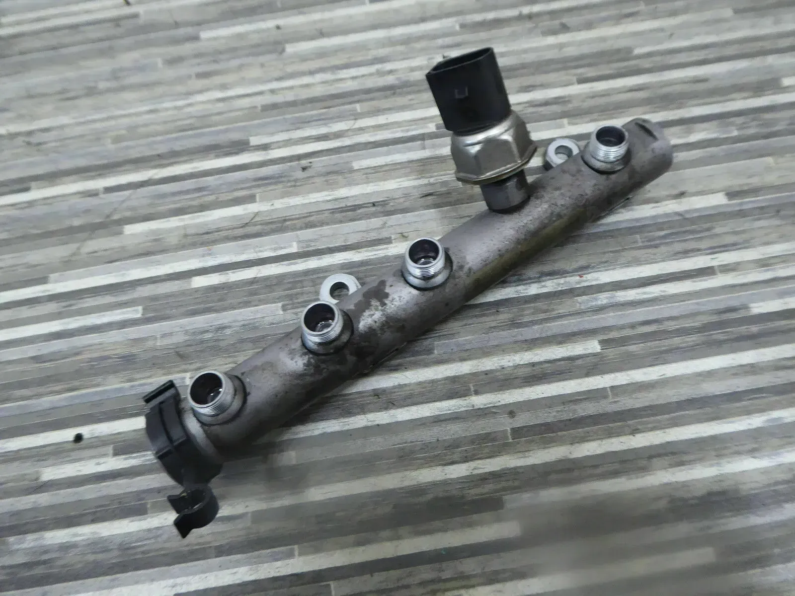 Audi A6 4F Q7 A4 8K TDI Druckrohr Kraftstoffverteiler Drucksensor 059130089P - Bild 1