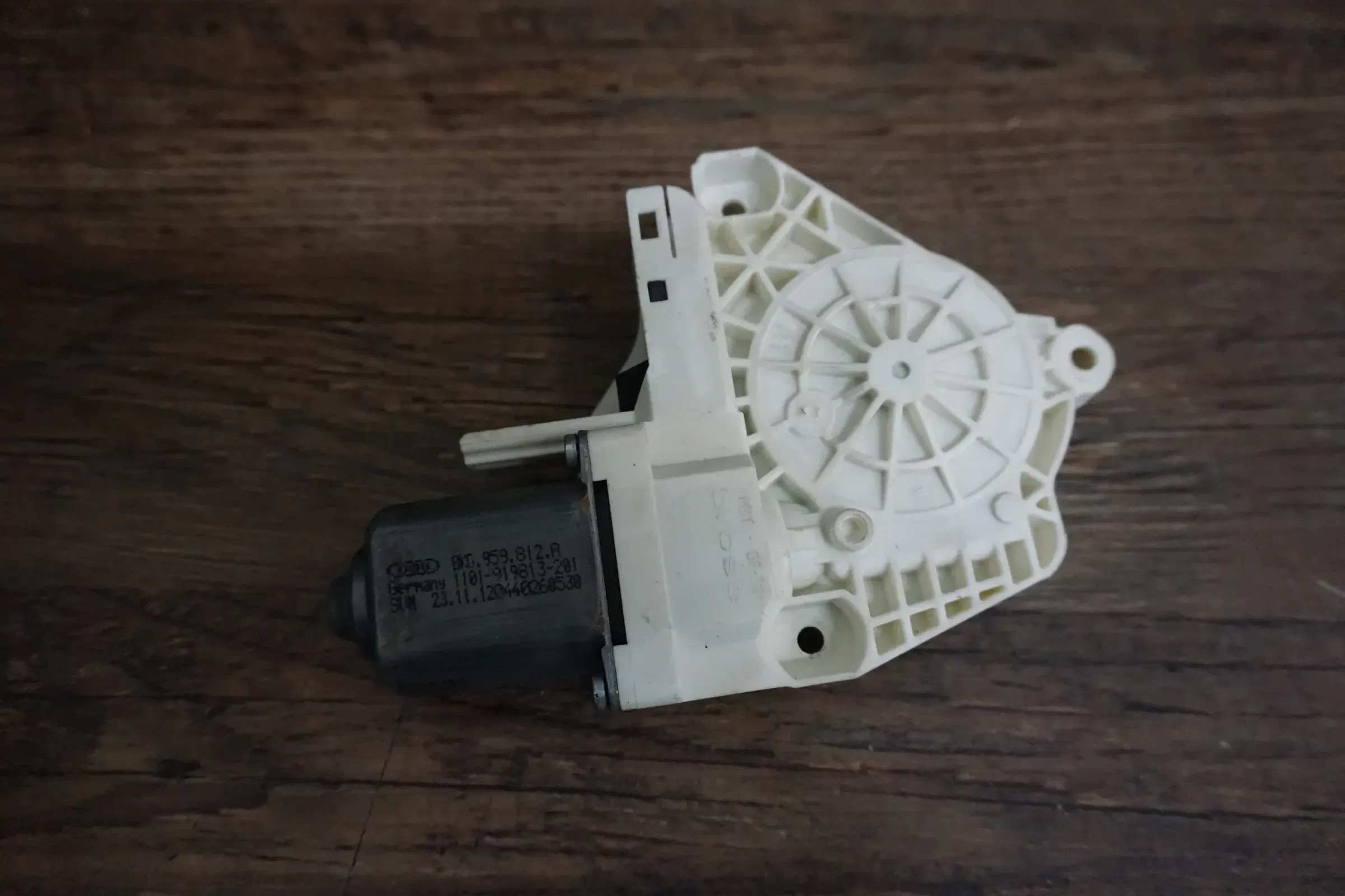 Audi A4 8K A5 8T A6 4G Fensterhebermotor hinten rechts 8K0959812A - Bild 1