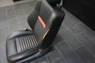 Dodge Challenger R/T 14 Sitz Fahrersitz Leder Sitzheizung Links Schwarz Rot - Bild 4
