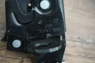 VW Transporter T5 Drehfallenschloss 7E0827161B Heck links oben - Bild 4