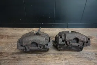 VW T5 Multivan 7H Bj.07 Bremssattel vorn rechts Links Bremse Bremsanlage 2.5TDI - Bild 1